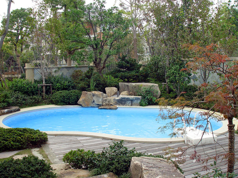 <b>別墅游泳池建在庭院哪？3 個黃金位置不浪費空間還顯檔次！</b>